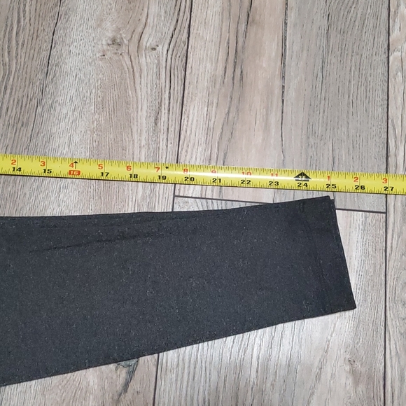 Mattie M Gray Capri Leggings Size LG - Picture 6 of 7